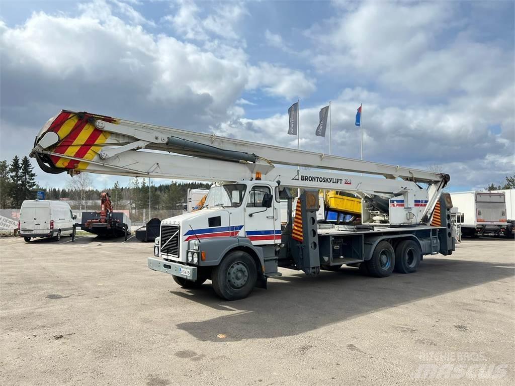 Volvo N12-1-V-6X2 크레인 트럭