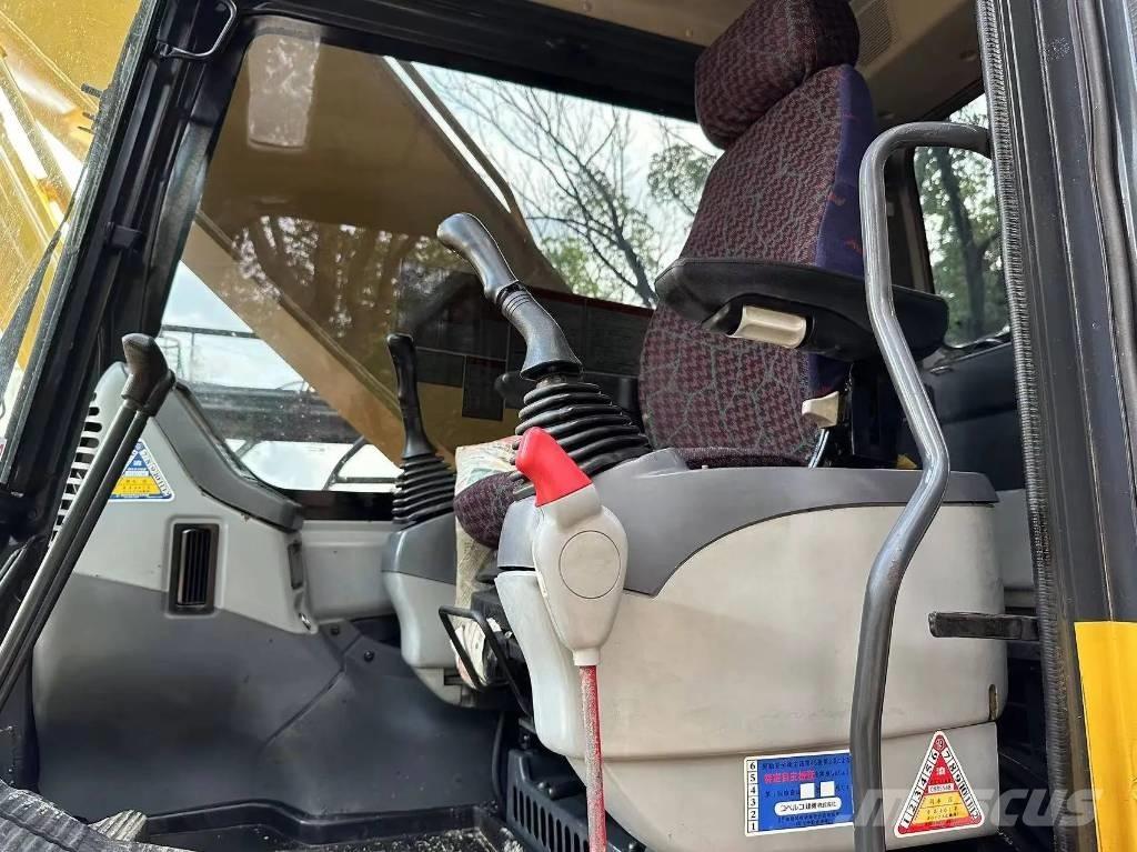 Komatsu PC 220-7 대형 굴삭기 29톤 이상