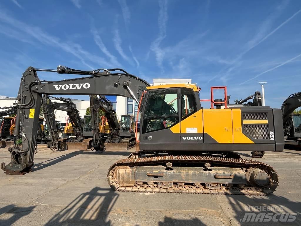 Volvo EC220EL 대형 굴삭기 29톤 이상