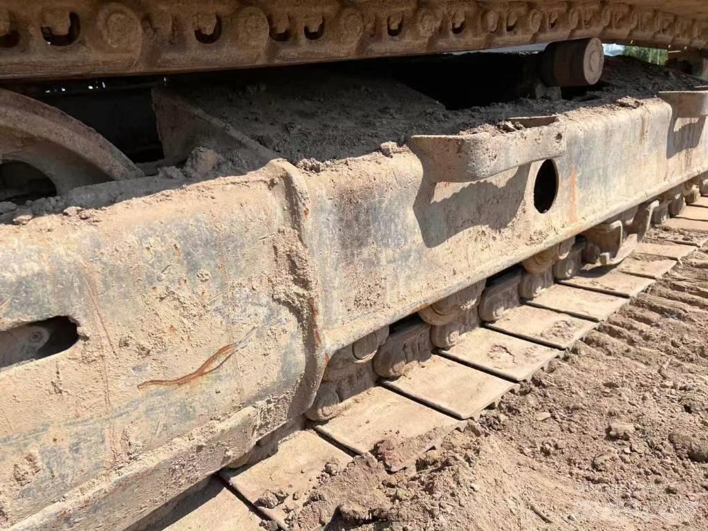 Komatsu PC 130 대형 굴삭기 29톤 이상