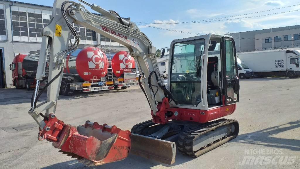 Takeuchi TB 240 소형 굴삭기 7톤 미만
