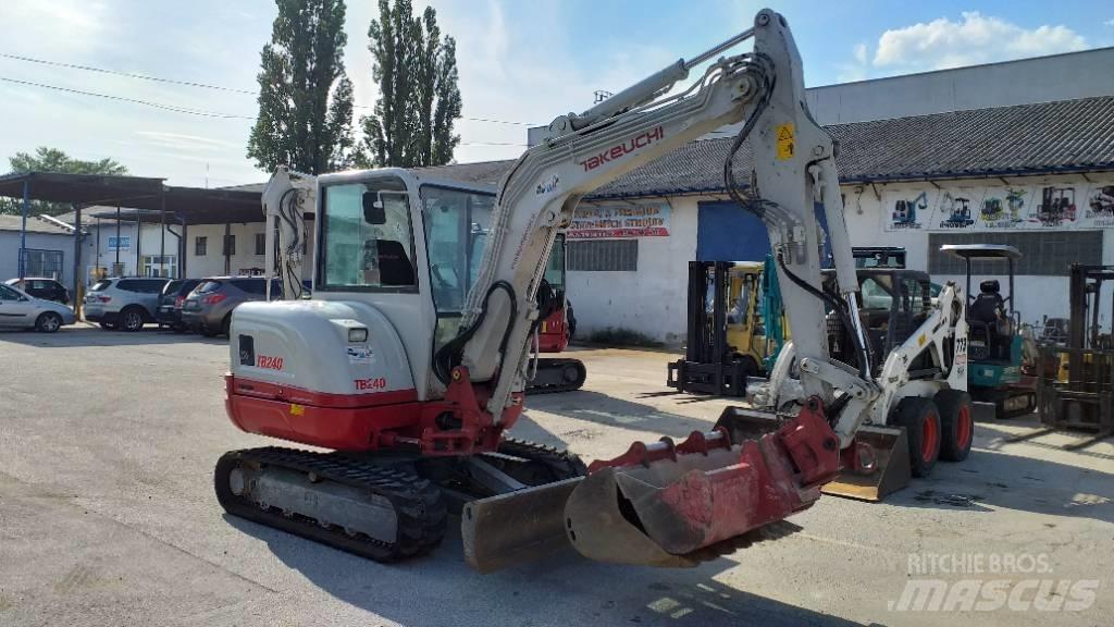 Takeuchi TB 240 소형 굴삭기 7톤 미만
