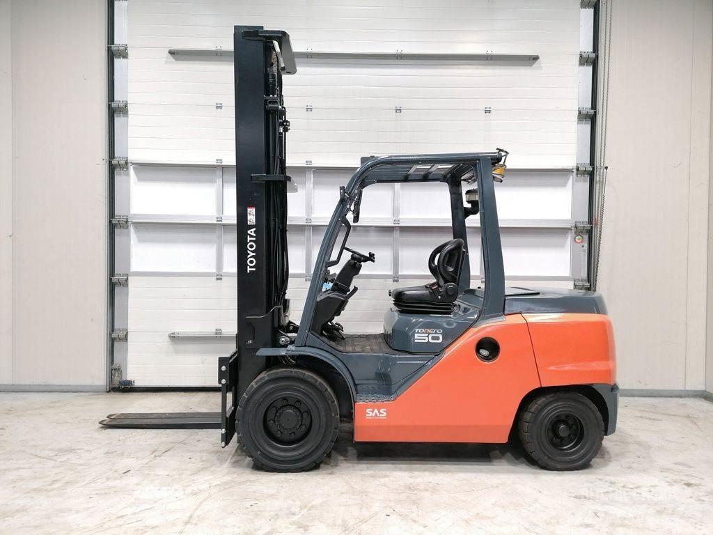 Toyota 40-8FD50N 디젤 지게차