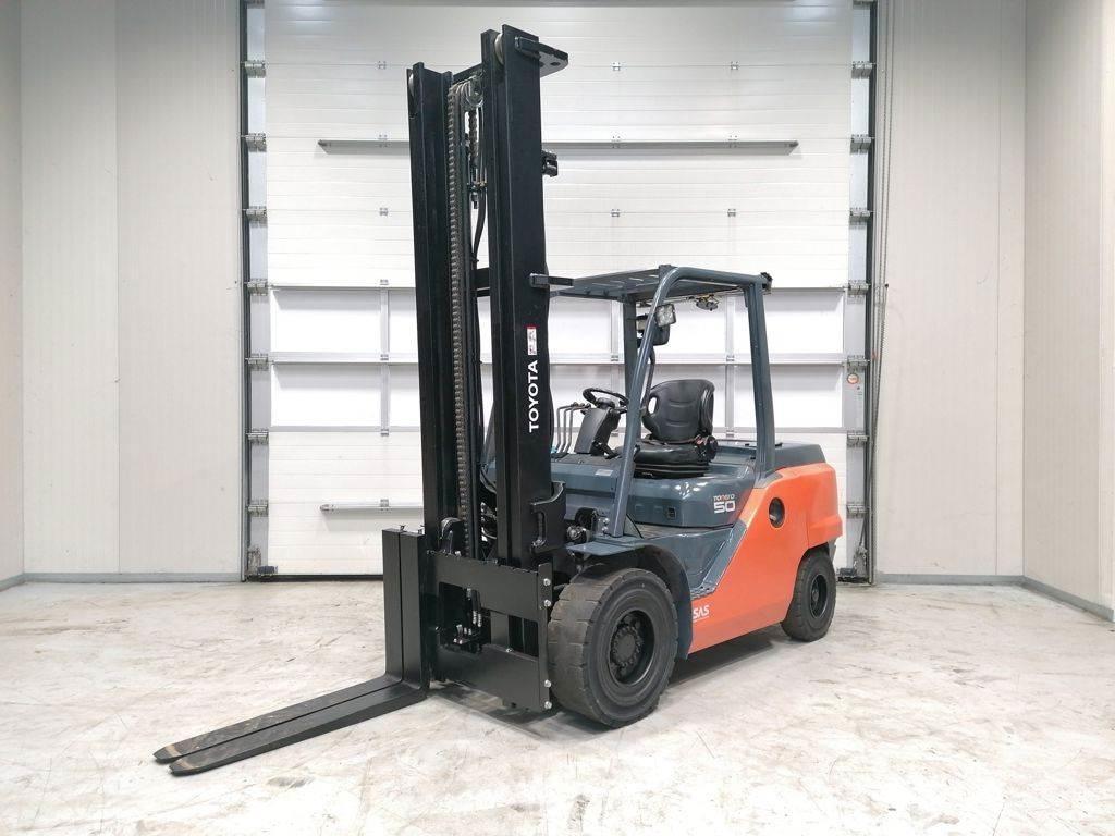 Toyota 40-8FD50N 디젤 지게차