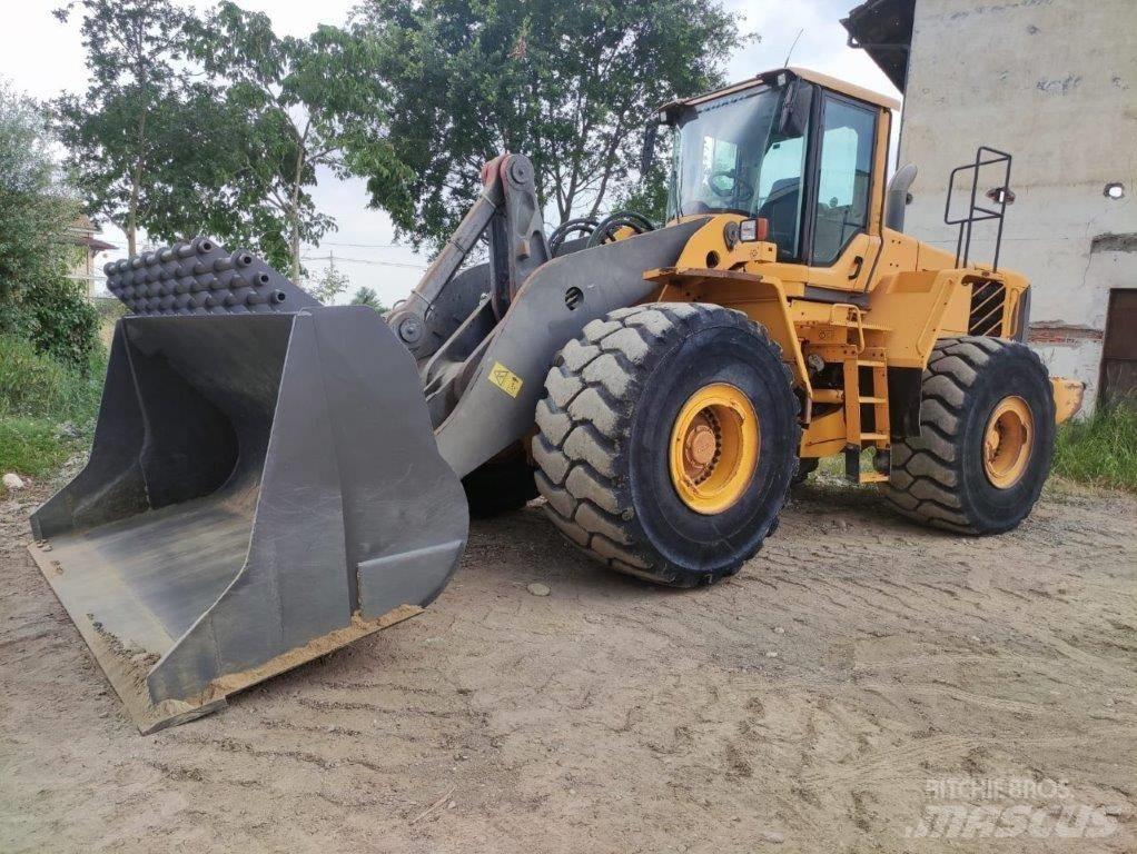 Volvo L 220 F  휠로우더