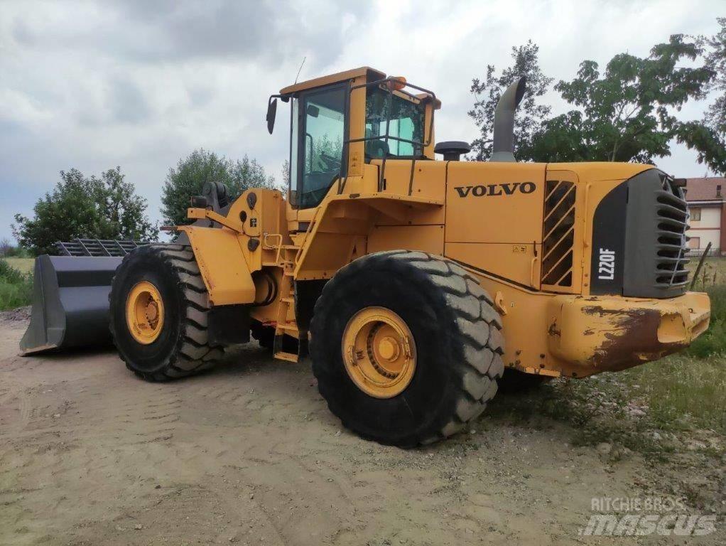 Volvo L 220 F  휠로우더