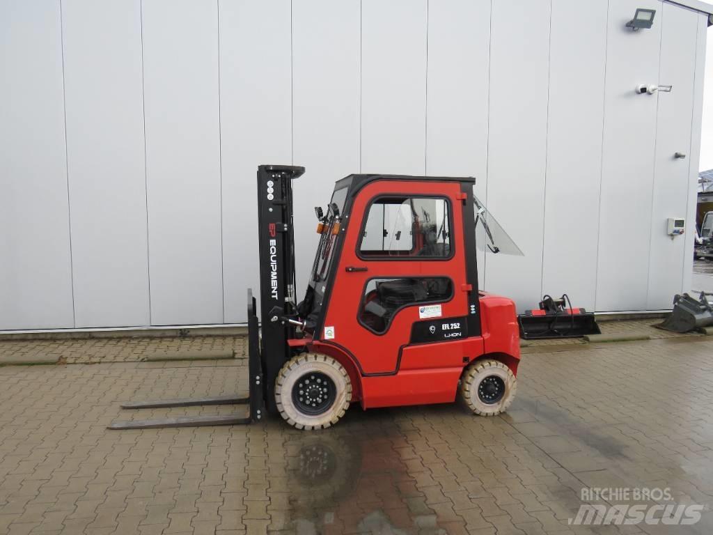 EP EFL252 전동 지게차