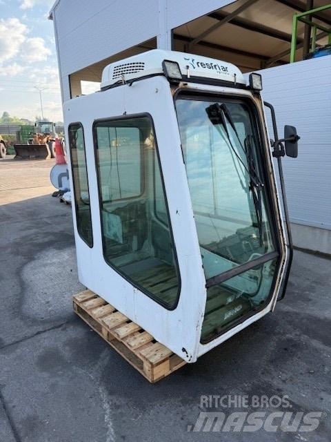 Liebherr CAB SERIE B 캐빈 및 인테리어