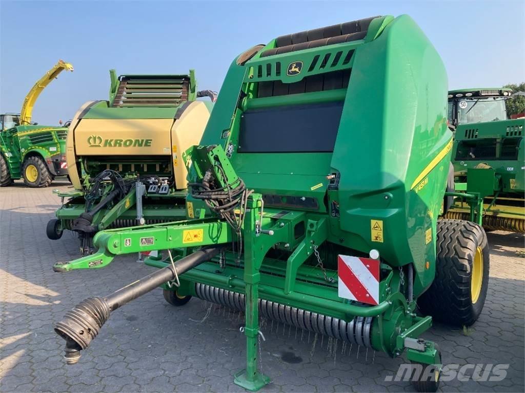 John Deere V451M 원형 곤포기