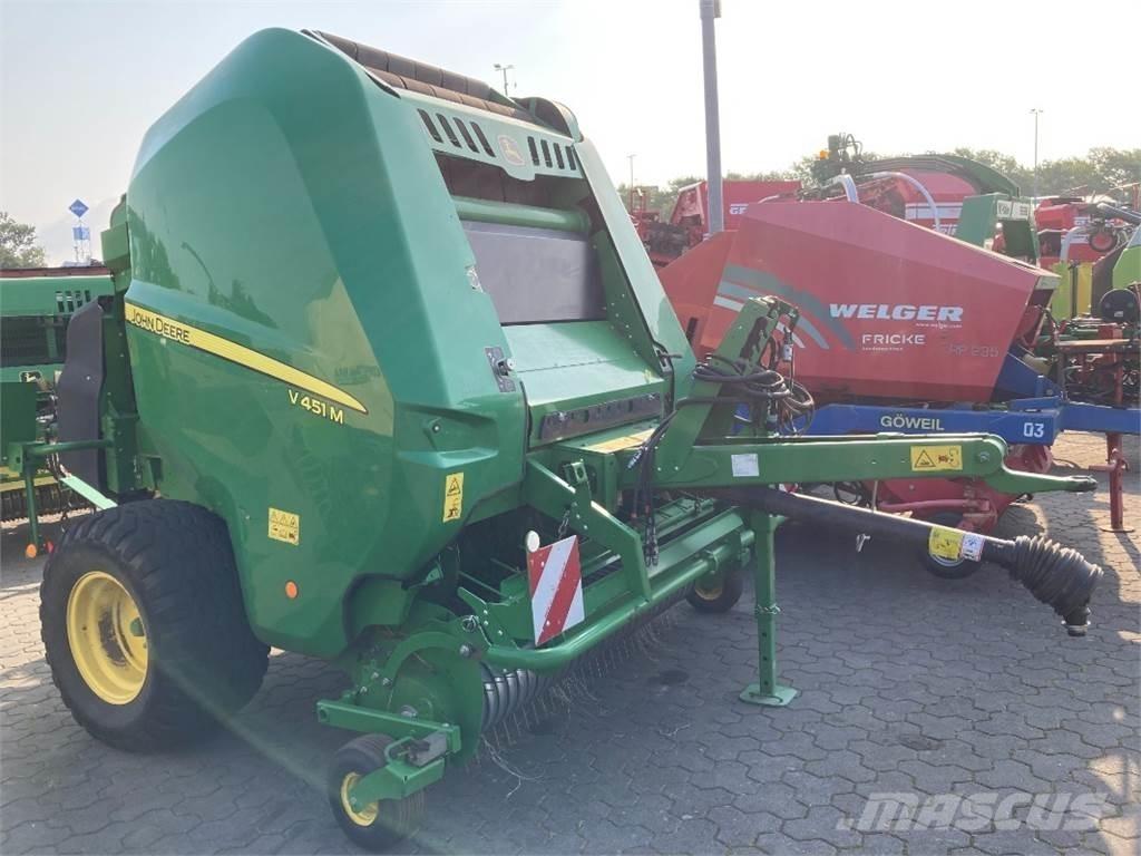 John Deere V451M 원형 곤포기