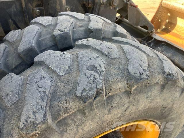 JCB JS 175 W  휠 굴삭기