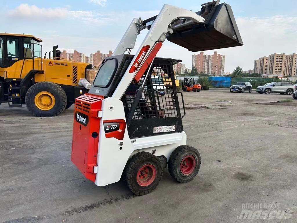 Bobcat S 70  스키드로더