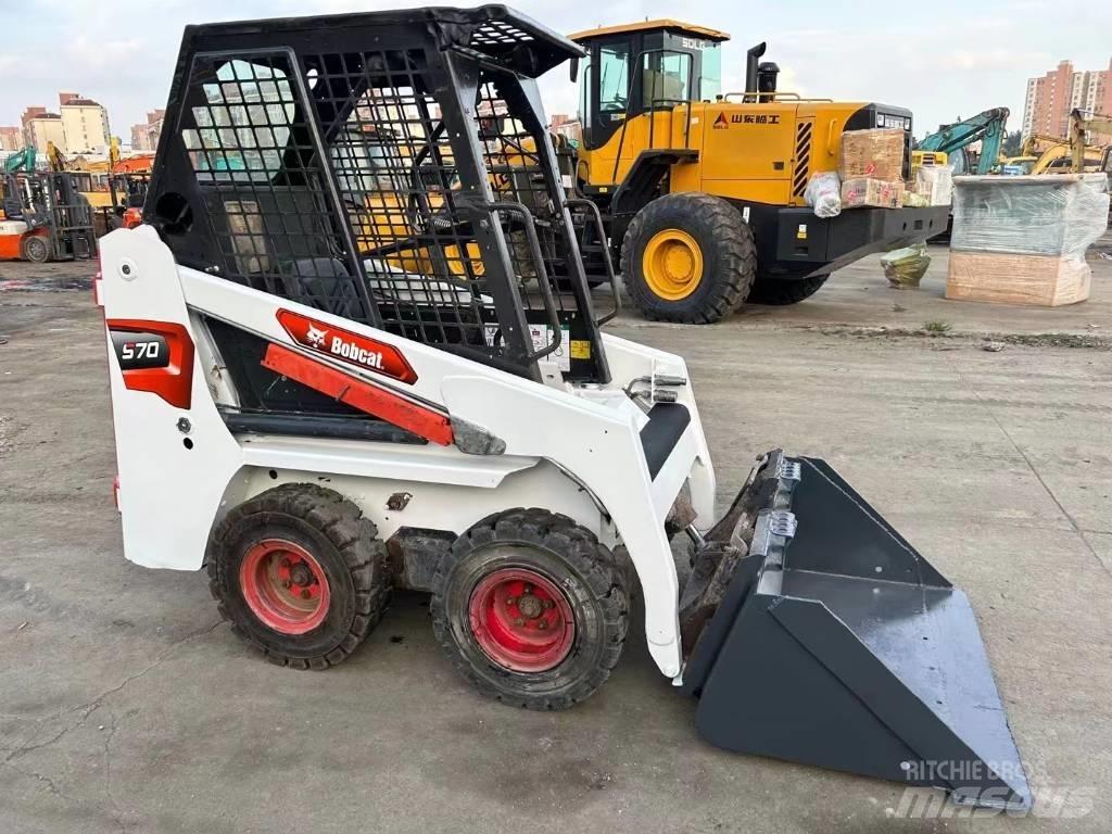 Bobcat S 70  스키드로더