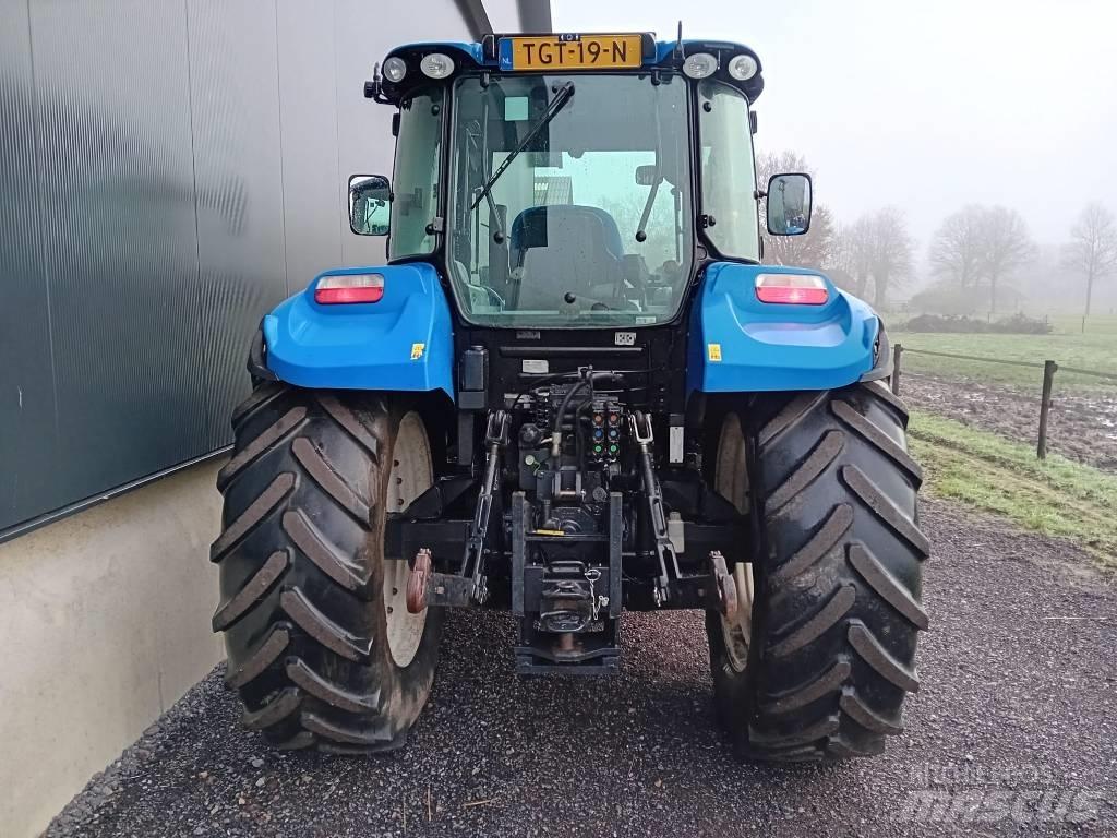 New Holland T 5.105 트랙터