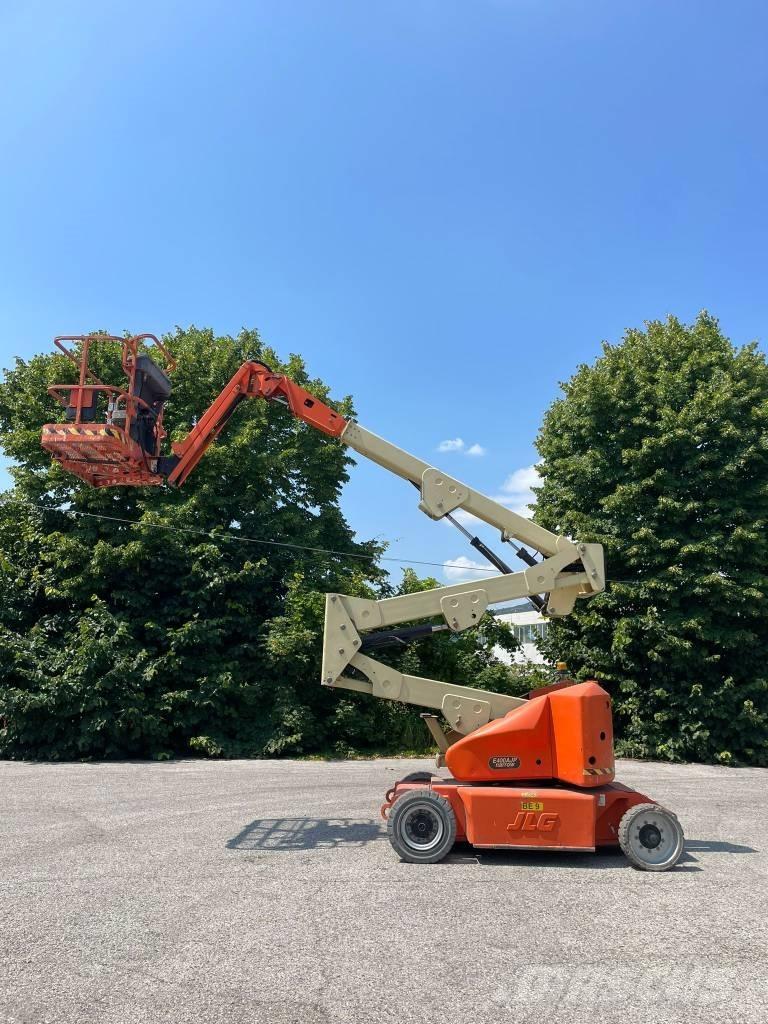 JLG E 400 AJPN 관절형 전동이동 리프트