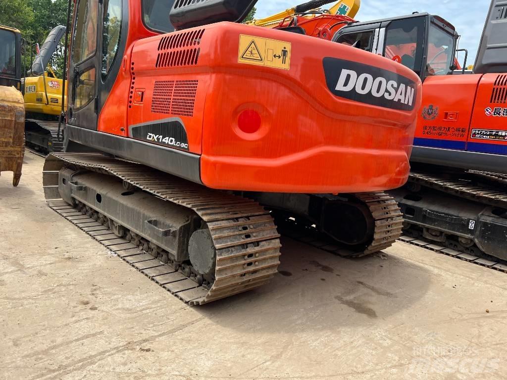 Doosan DX140 대형 굴삭기 29톤 이상