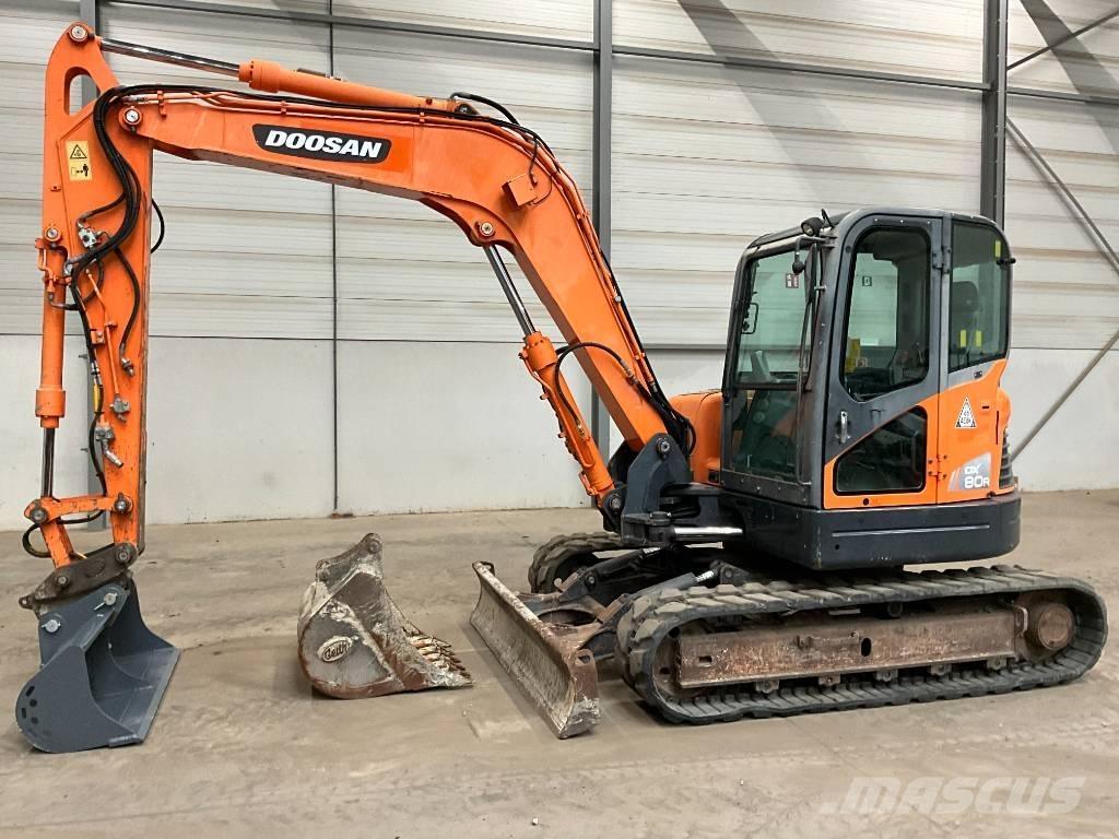 Doosan DX 80 R 중형굴삭기 7톤-28톤