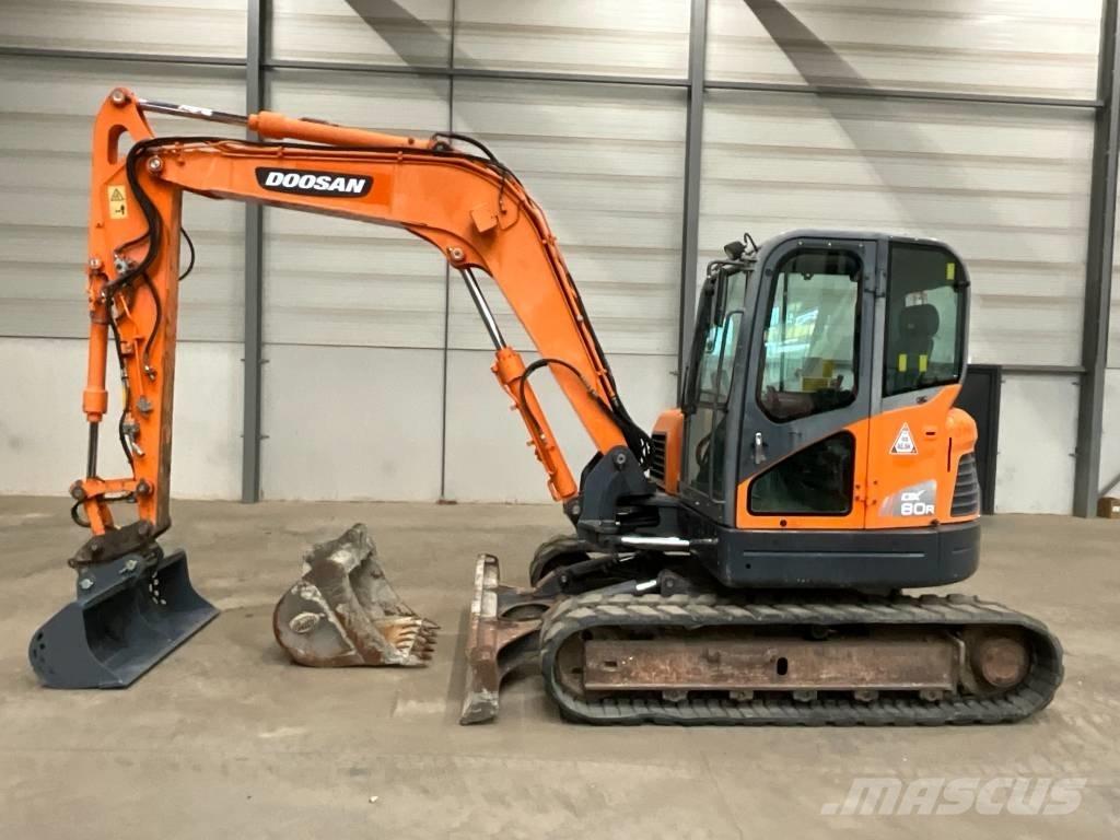Doosan DX 80 R 중형굴삭기 7톤-28톤