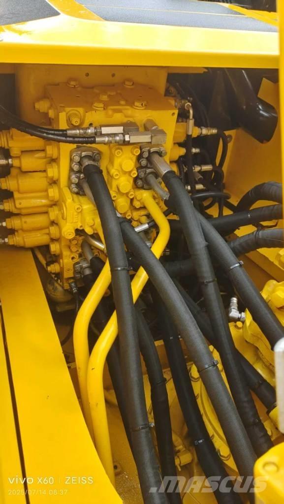 Komatsu PC 220-7 대형 굴삭기 29톤 이상