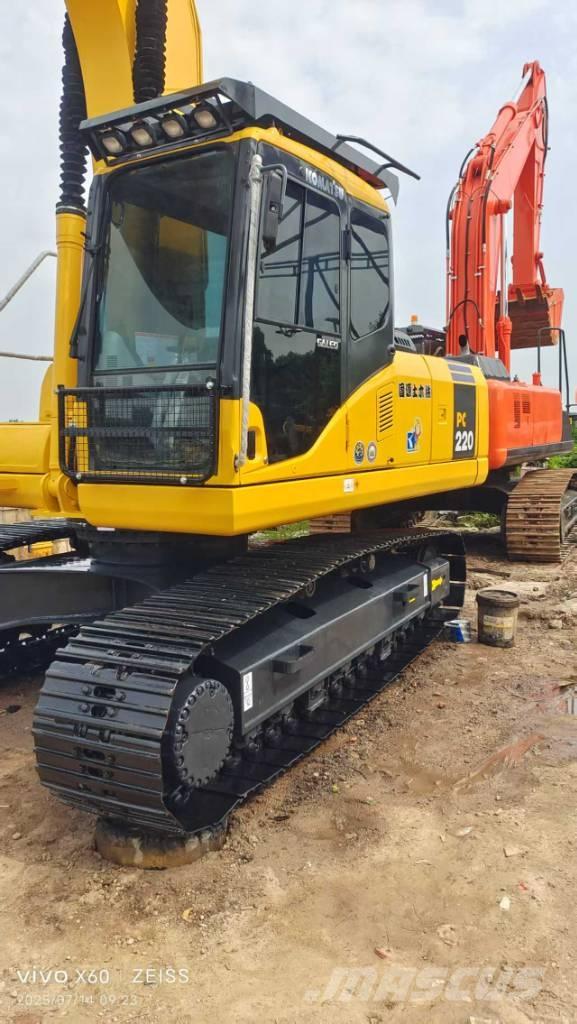 Komatsu PC 220-7 대형 굴삭기 29톤 이상