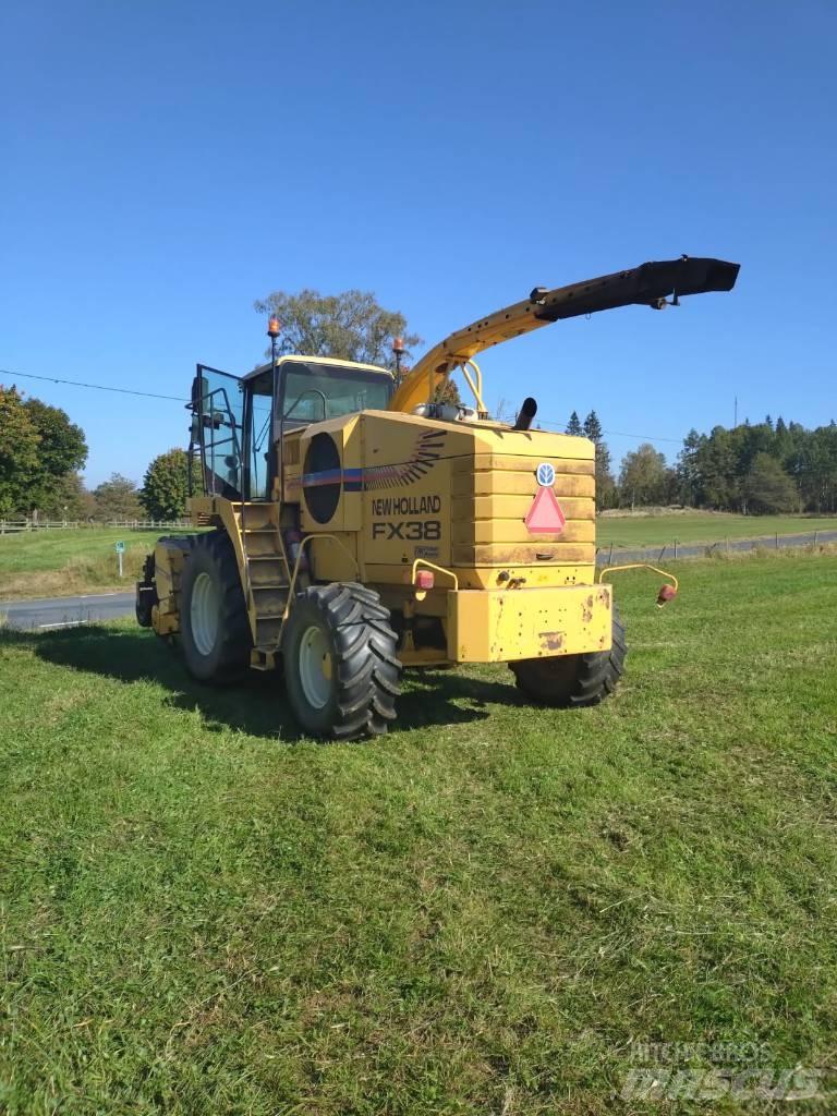 New Holland FX 38 자동 초지기계
