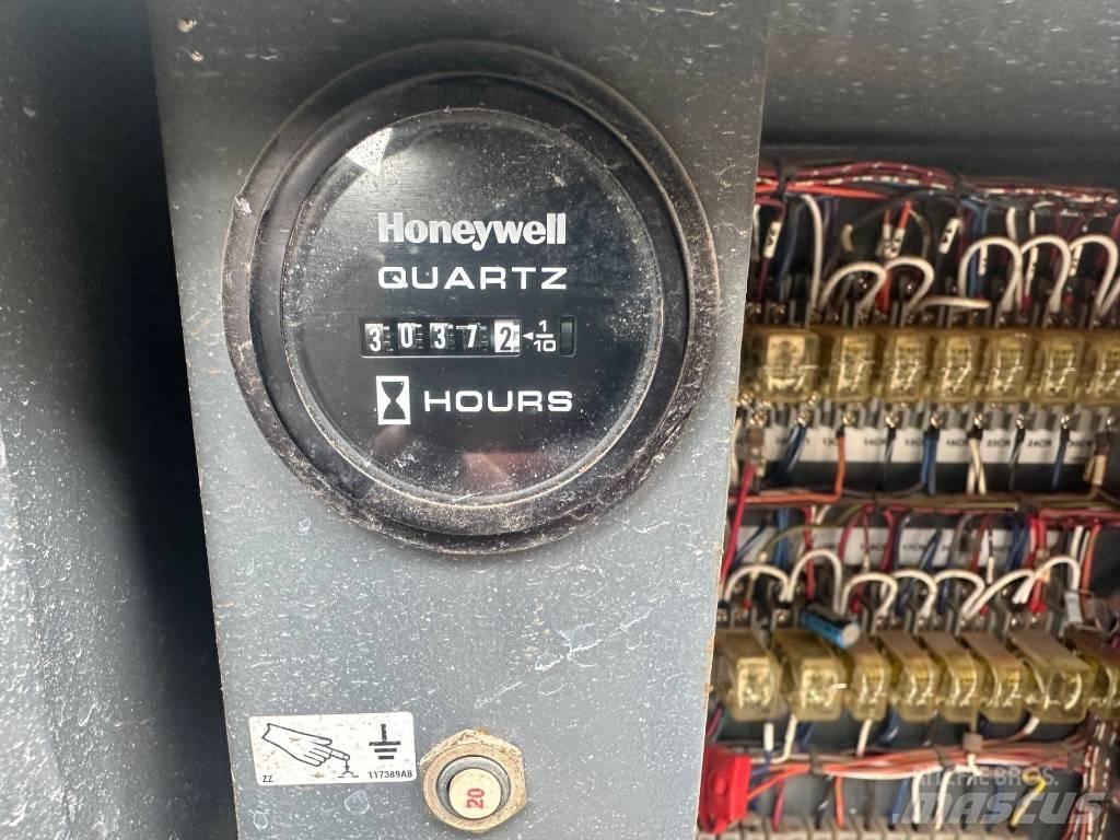 SkyJack SJ 8841 RT 가위형 리프트