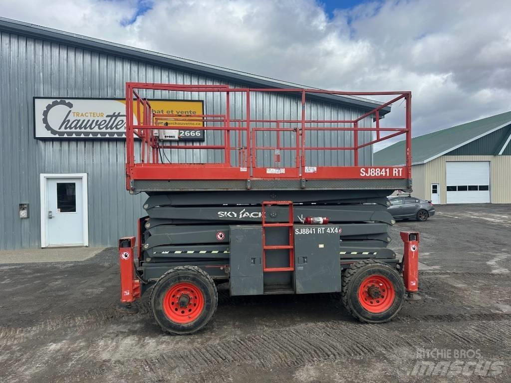 SkyJack SJ 8841 RT 가위형 리프트