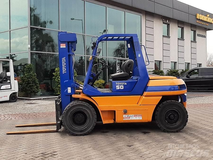 Toyota 5FDF50 디젤 지게차