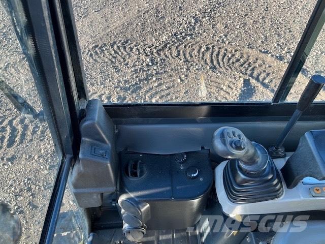 Komatsu PC16R HS 소형 굴삭기 7톤 미만