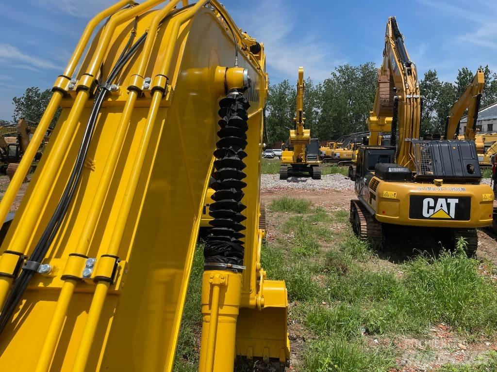 Komatsu PC 220 대형 굴삭기 29톤 이상