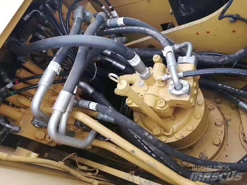 CAT 320 D 대형 굴삭기 29톤 이상