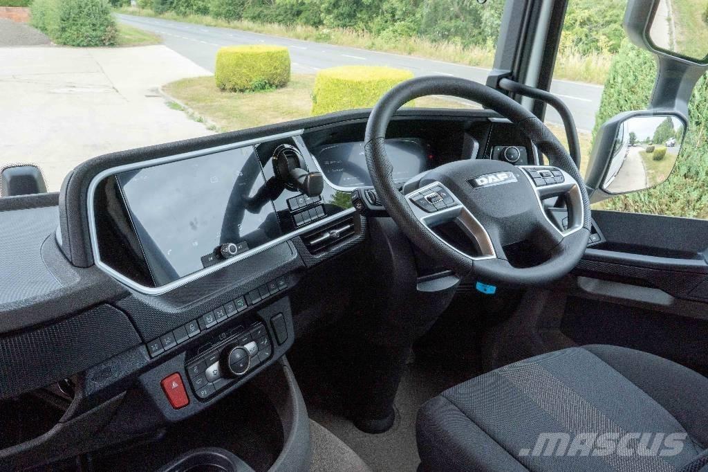 DAF XD 450 FAX 8x2 탱커 트럭