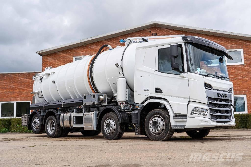 DAF XD 450 FAX 8x2 탱커 트럭