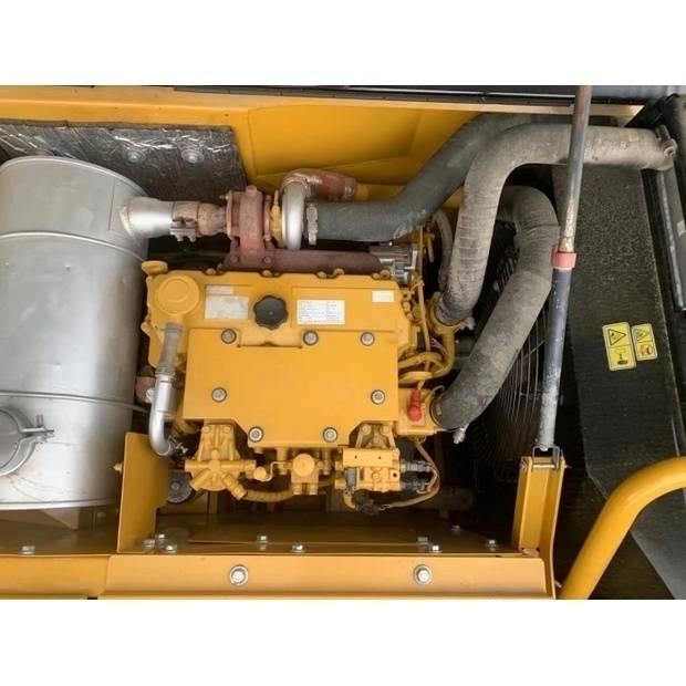 CAT 318d2 대형 굴삭기 29톤 이상