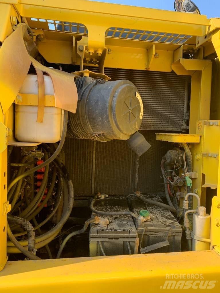 Komatsu PC 130 대형 굴삭기 29톤 이상