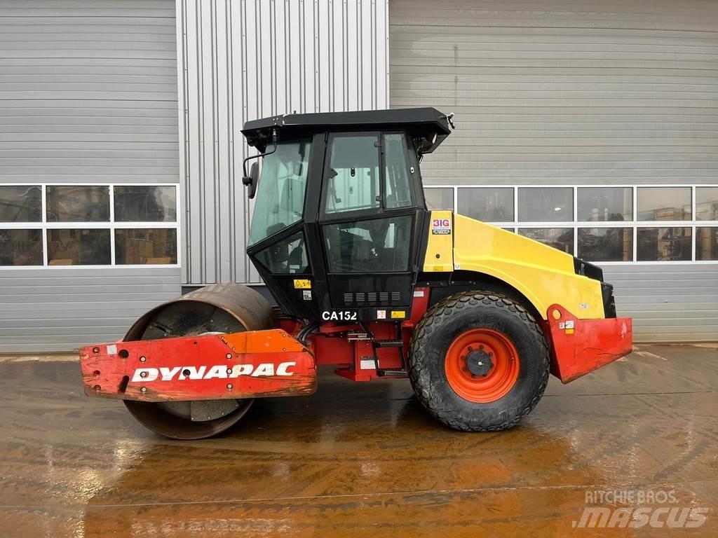 Dynapac CA152D 싱글 드럼 롤러
