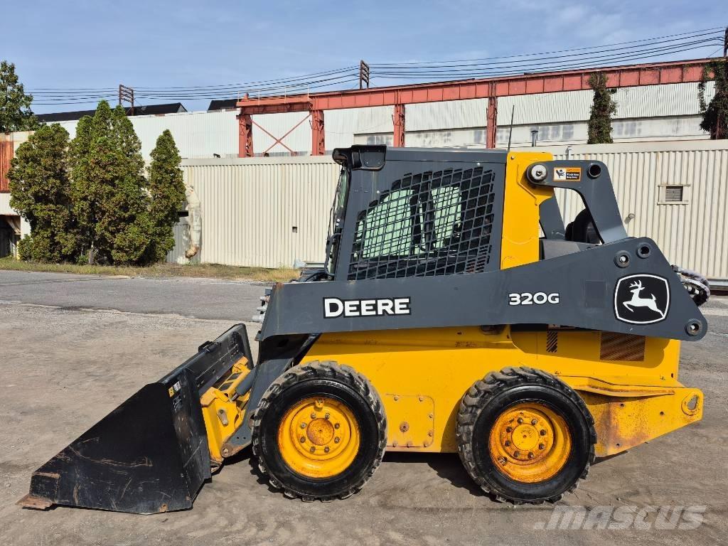 John Deere 320G  스키드로더