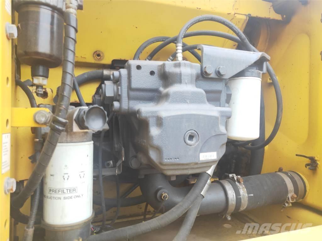 Komatsu PC210-8 대형 굴삭기 29톤 이상