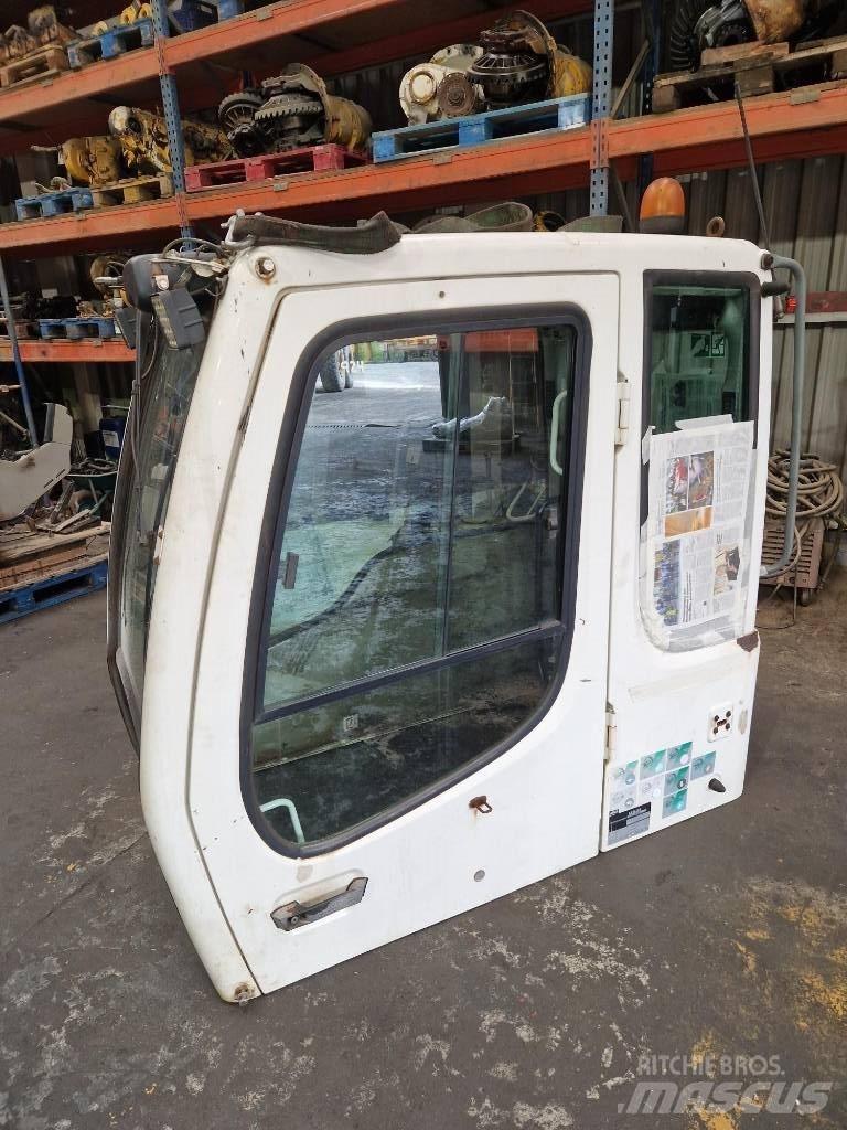 Liebherr A 904 C 캐빈 및 인테리어