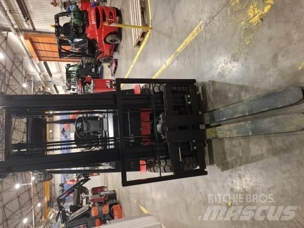 Manitou MI25D 험지용 트럭