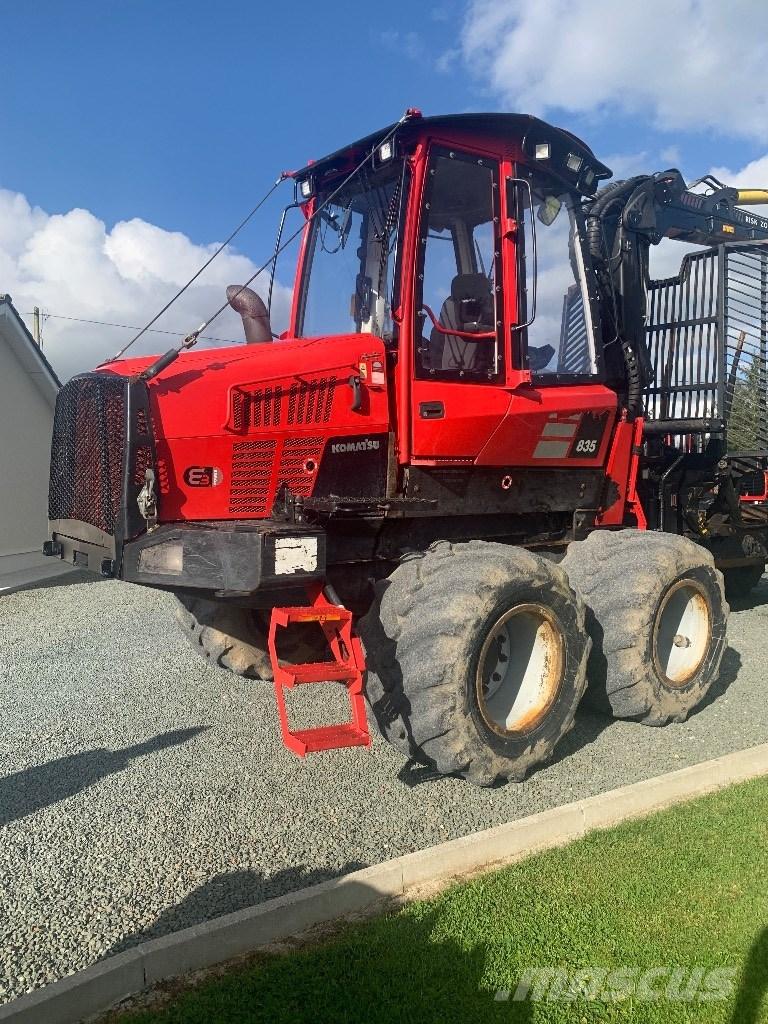 Komatsu 835 원목 포워더