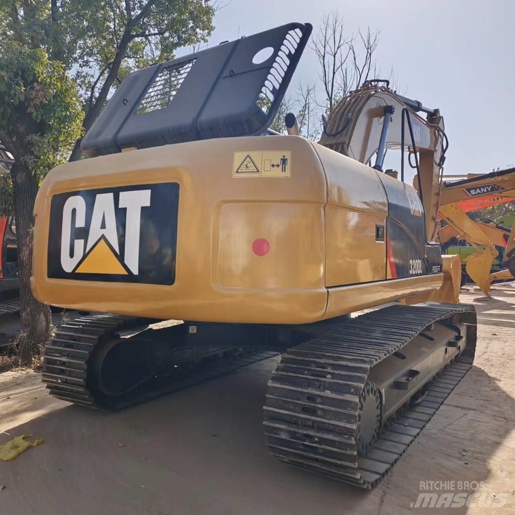 CAT 320 D 대형 굴삭기 29톤 이상