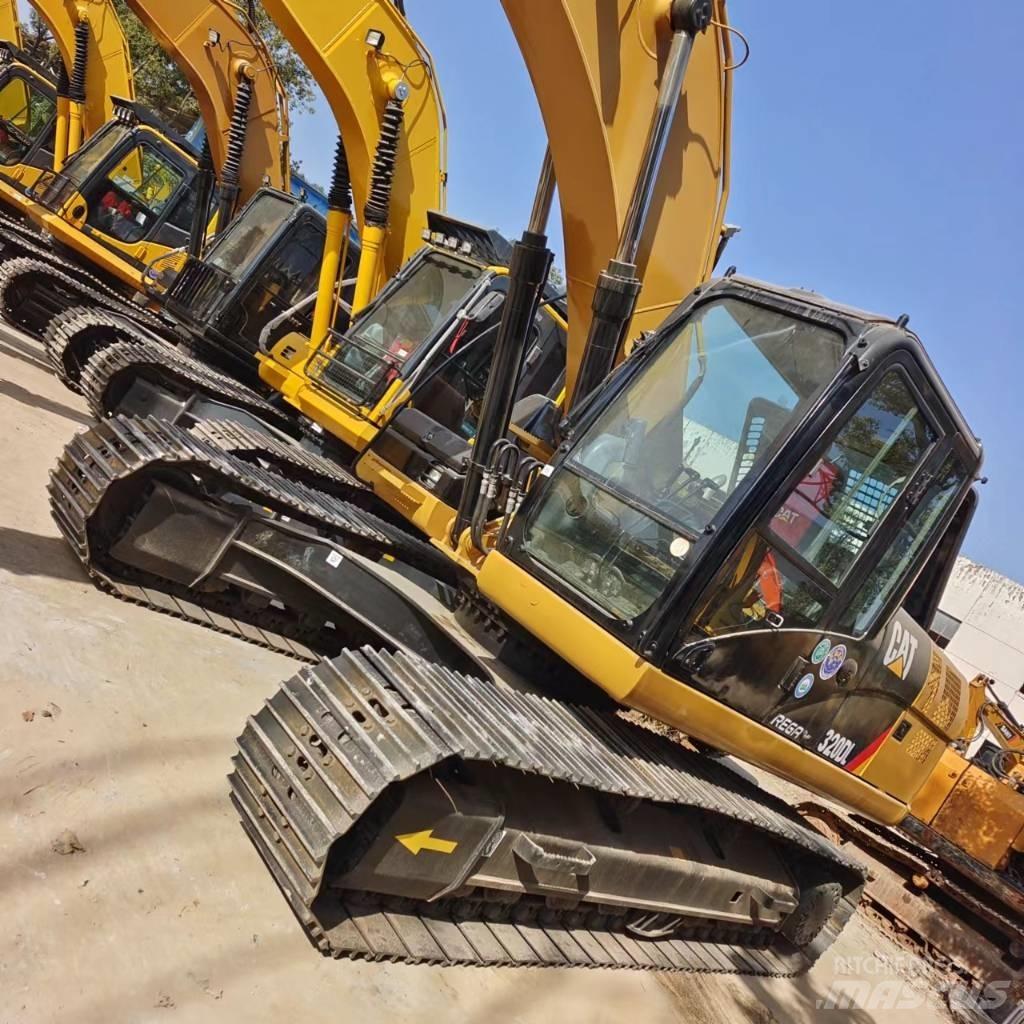 CAT 320 D 대형 굴삭기 29톤 이상