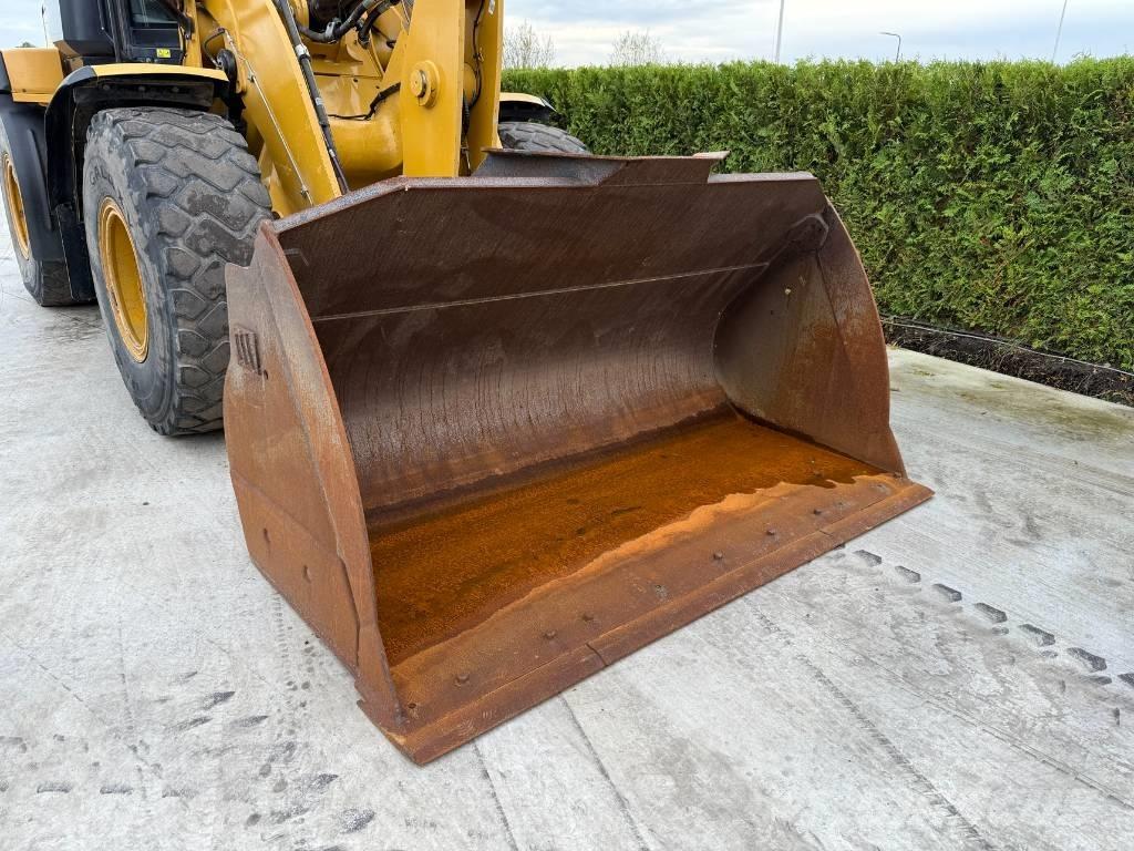 CAT 930 M  휠로우더