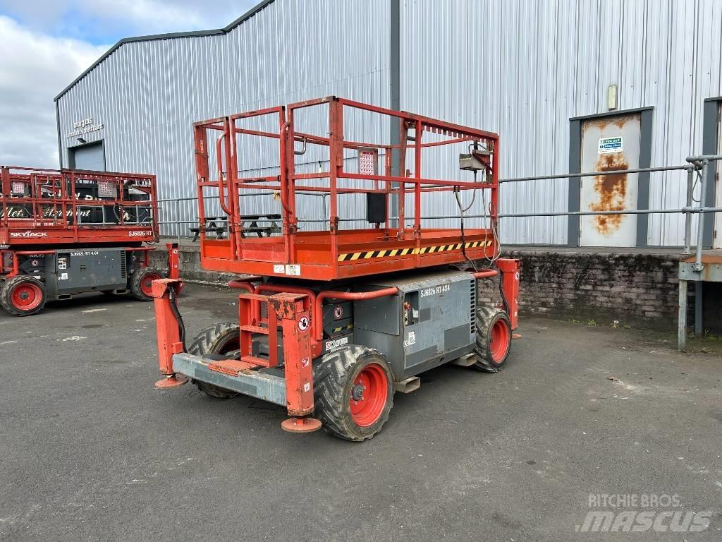 SkyJack SJ 6826 RT 가위형 리프트