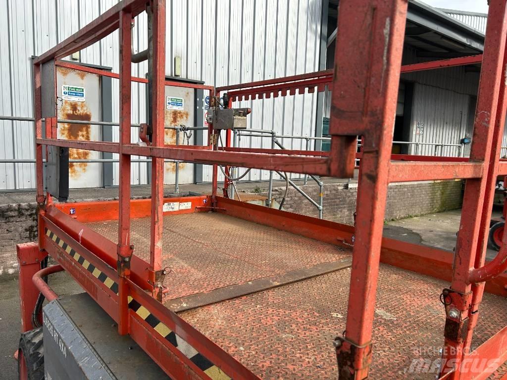 SkyJack SJ 6826 RT 가위형 리프트