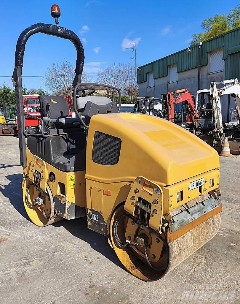 Volvo DD 25 트윈 드럼 롤러
