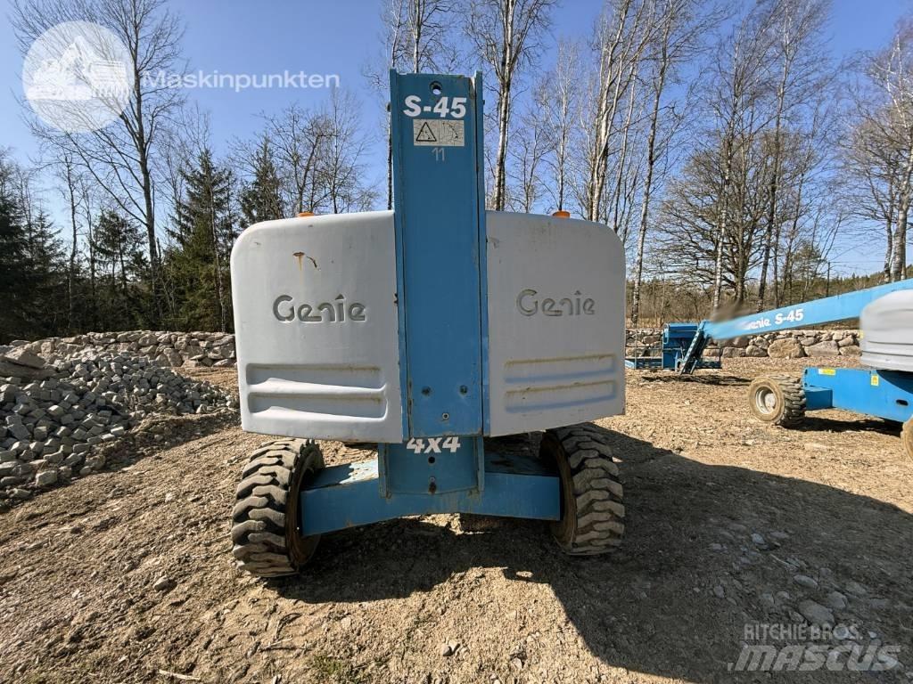 Genie S 45 견인식 전동이동 리프트
