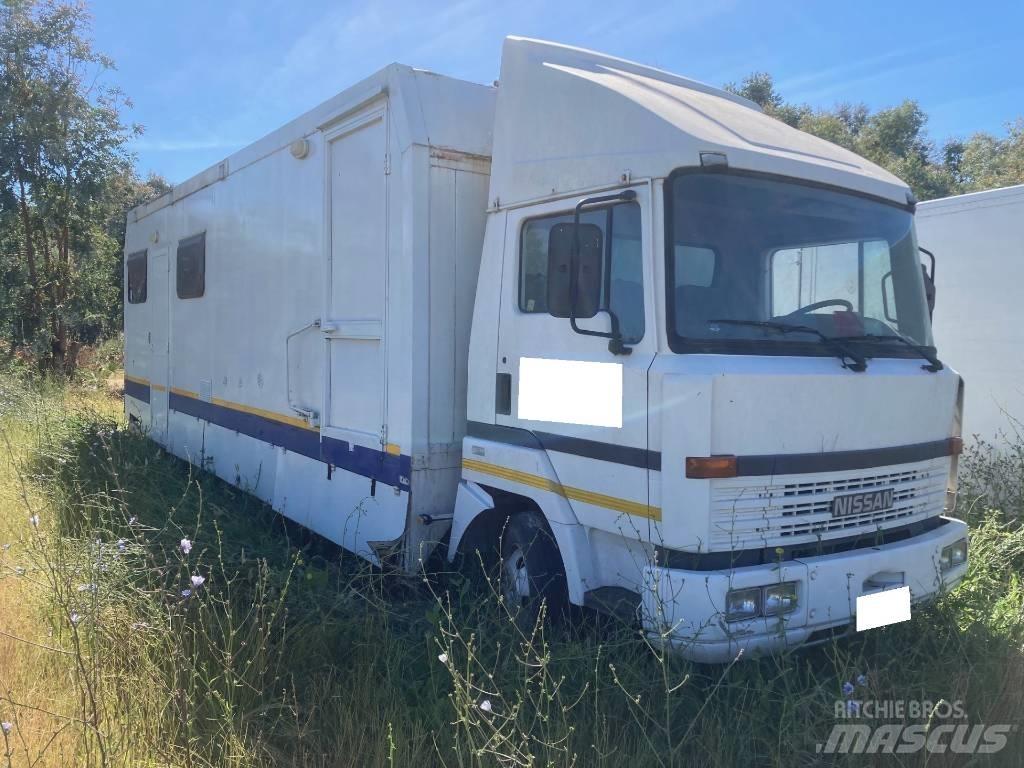 Nissan CAMPER L70 모터홈 및 카라반
