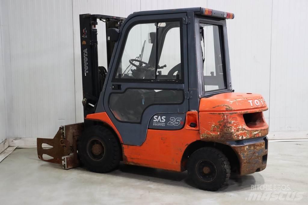 Toyota 62-7FDF25 디젤 지게차